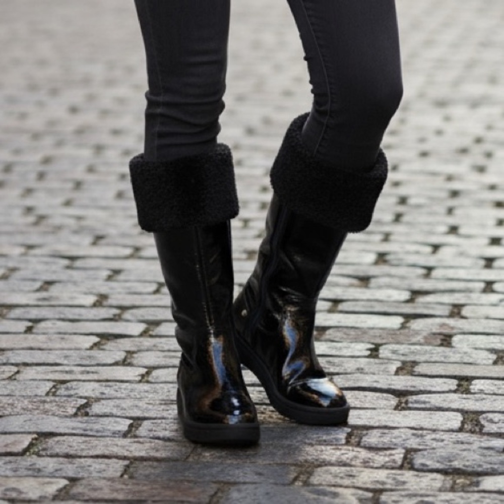MICHAEL Michael Kors Black Patent Leather Boots Faux Sherpa Women's 6.5M